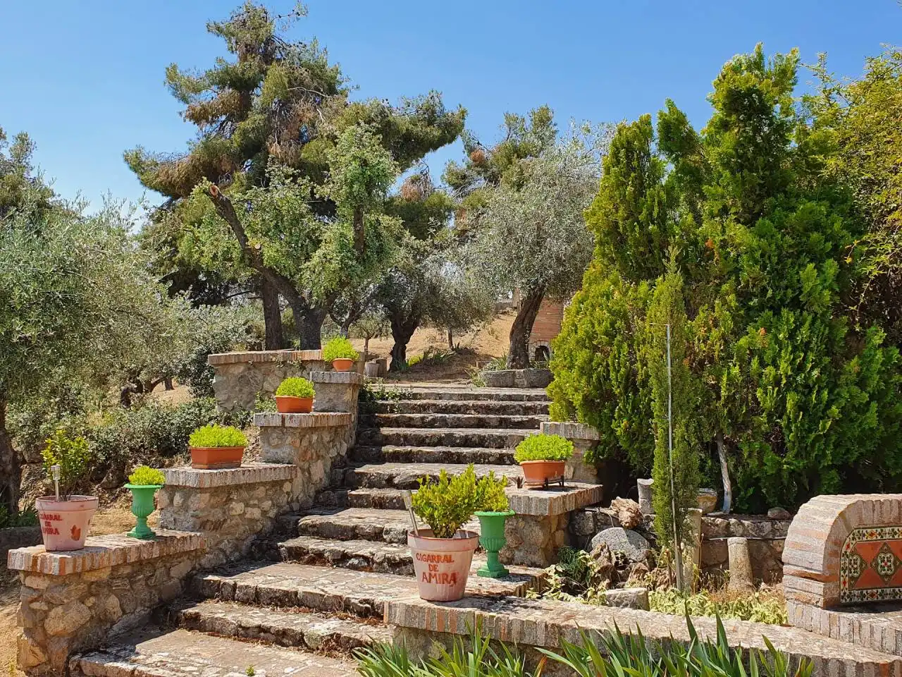 Garden of Buildings for sale in Toledo