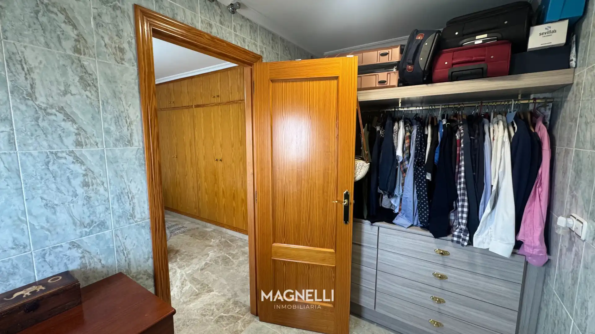 Habitación de Casa adosada en venta en Elda con Jardín privado, Amueblado y Balcón