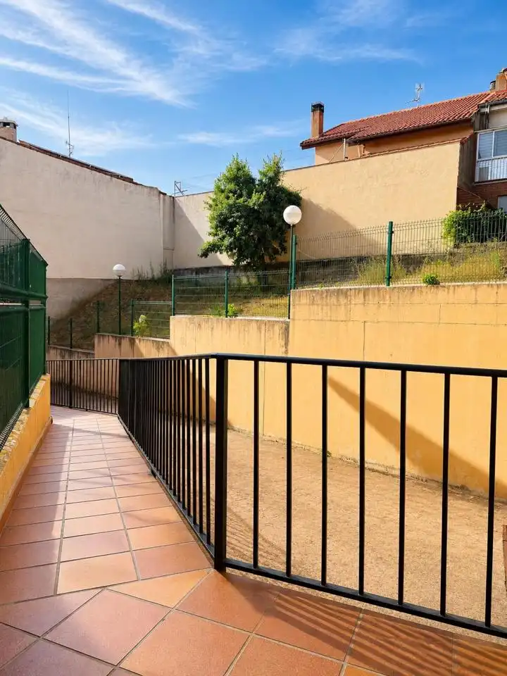 Terrassa de Pis en venda en La Lastrilla  amb Calefacció, Terrassa i Traster