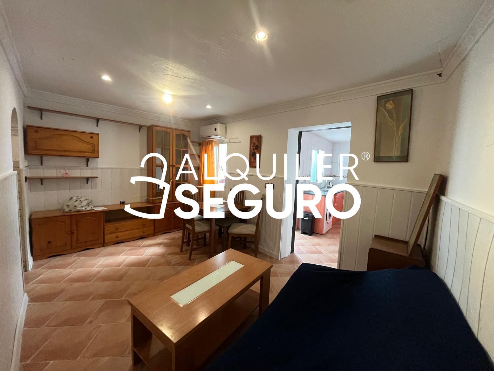 Sala de estar de Piso de alquiler en  Madrid Capital con Aire acondicionado, Terraza y Amueblado