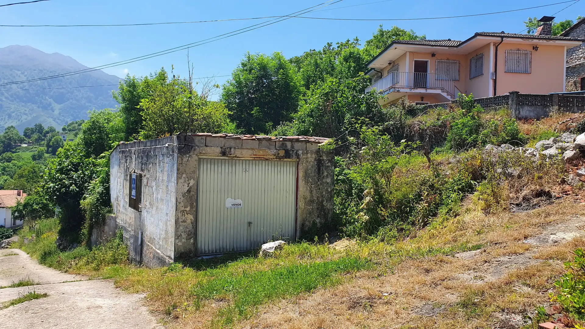 Casa adosada en venda en Cabrales amb Jardí privat, Traster i Balcó
