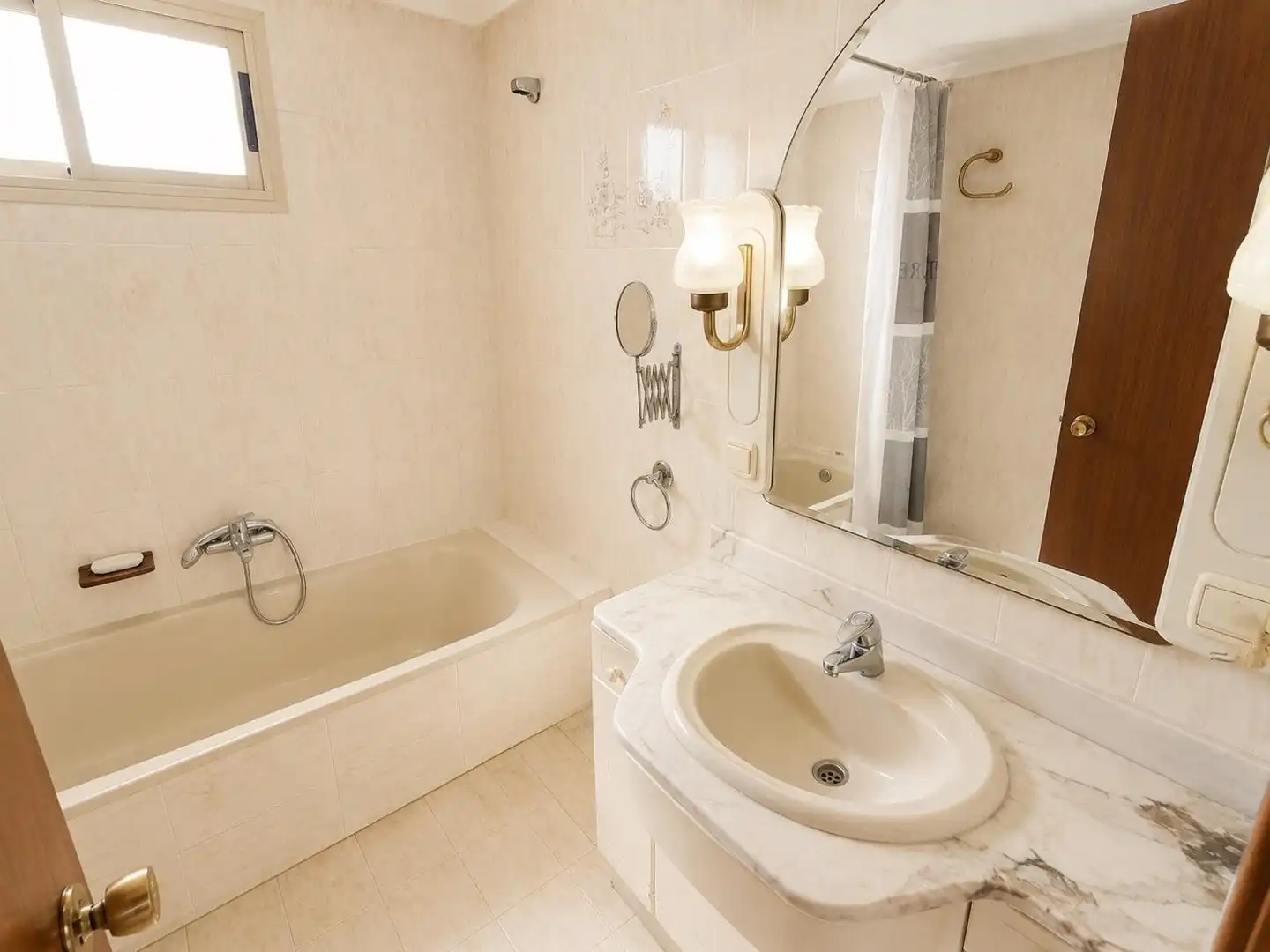 Baño de Ático en venta en Salou con Terraza, Amueblado y Piscina comunitaria