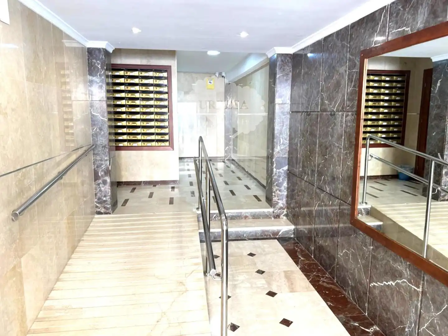 Piso en venta en Torrenueva Costa con Terraza, Piscina y Piscina comunitaria