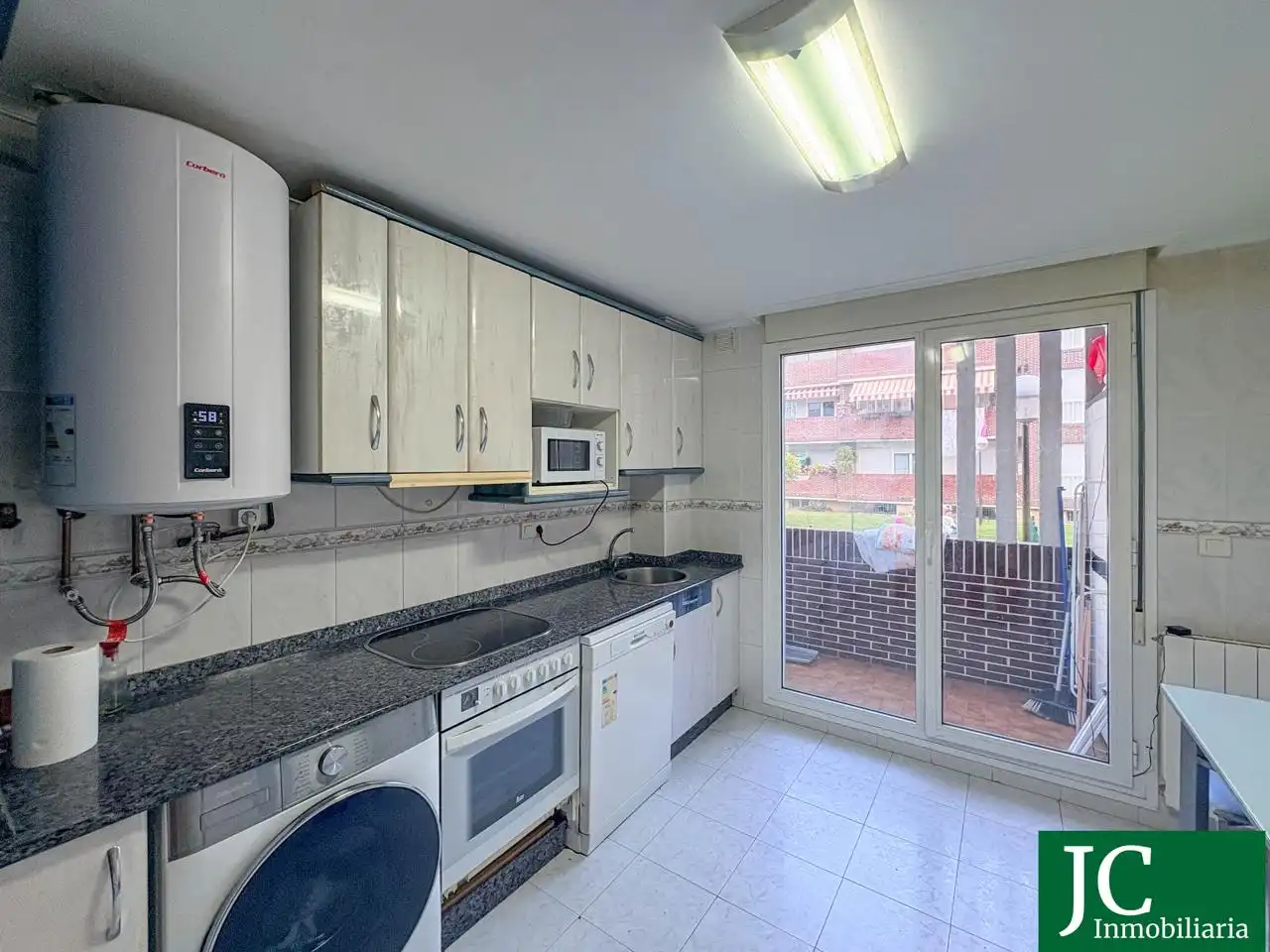 Cuina de Apartament en venda en Bárcena de Cicero amb Calefacció, Parquet i Terrassa