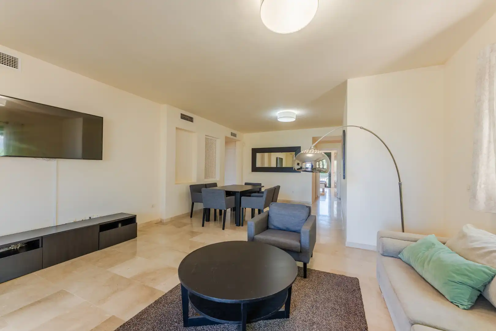 Living room of Apartments for rent in Estepona  with Air Conditioner, Heating and Parquet flooring