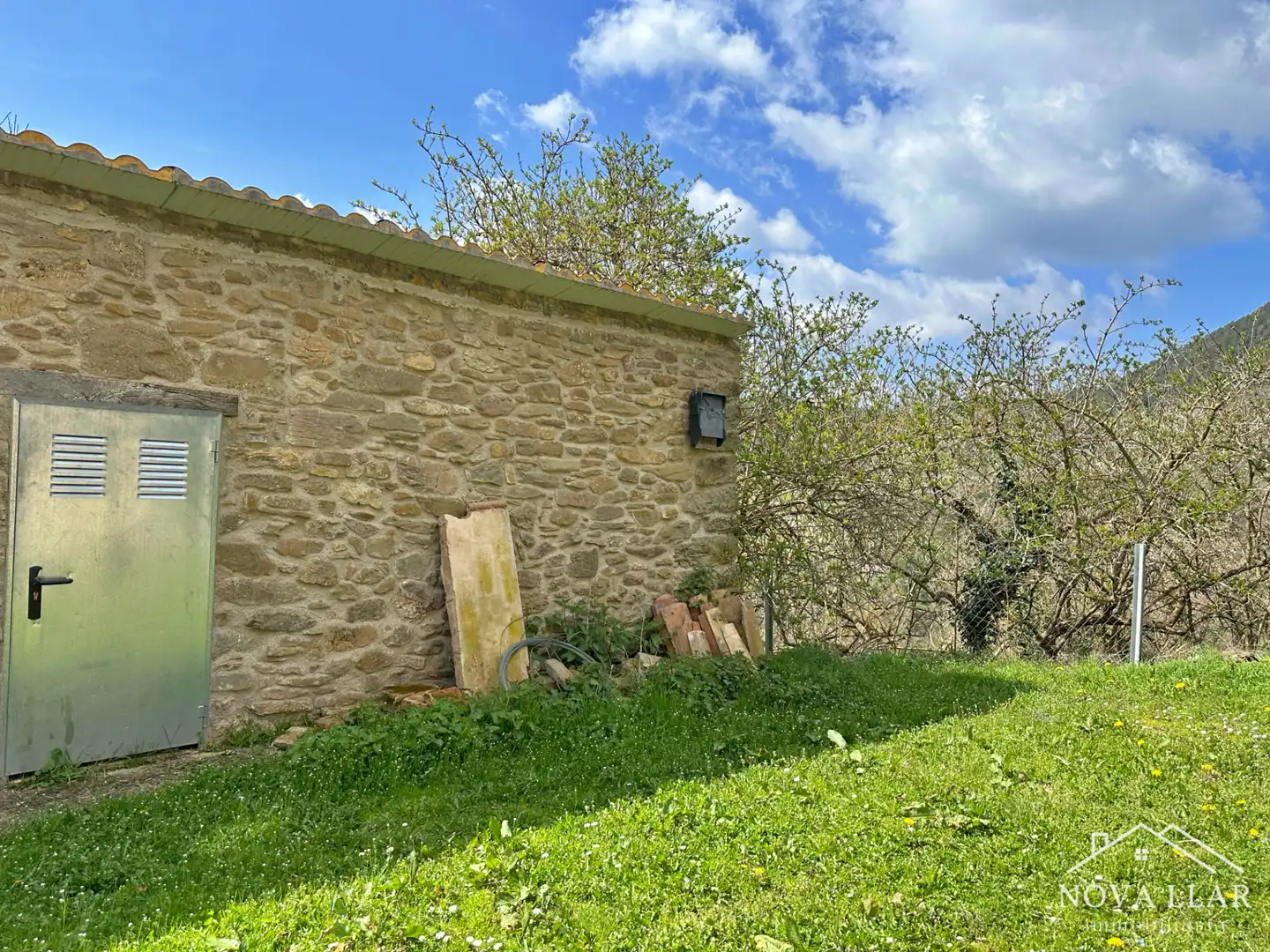 Vista exterior de Finca rústica en venta en Les Llosses con Calefacción, Jardín privado y Parquet