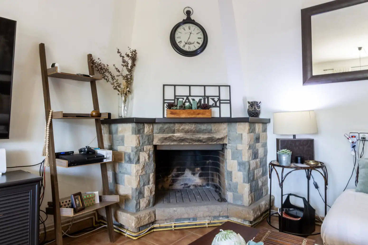 Sala d'estar de Casa o xalet en venda en Viladecavalls amb Jardí privat i Moblat