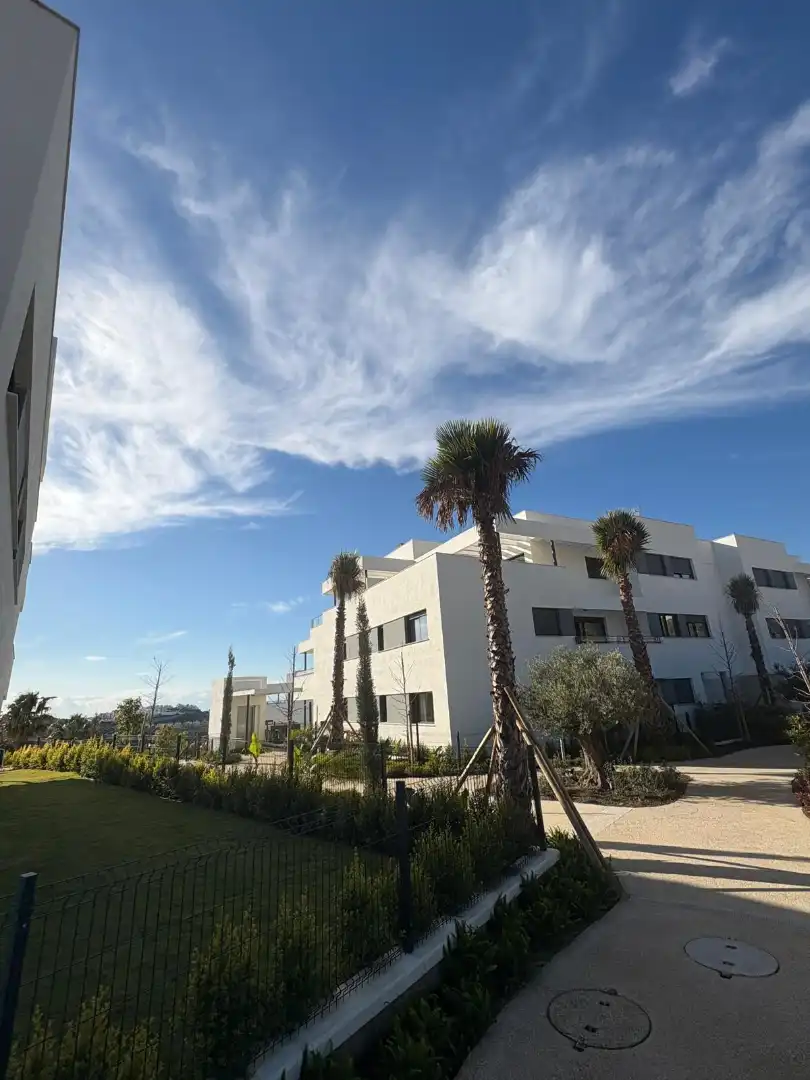 Vista exterior de Apartament en venda en Estepona amb Aire condicionat, Calefacció i Terrassa