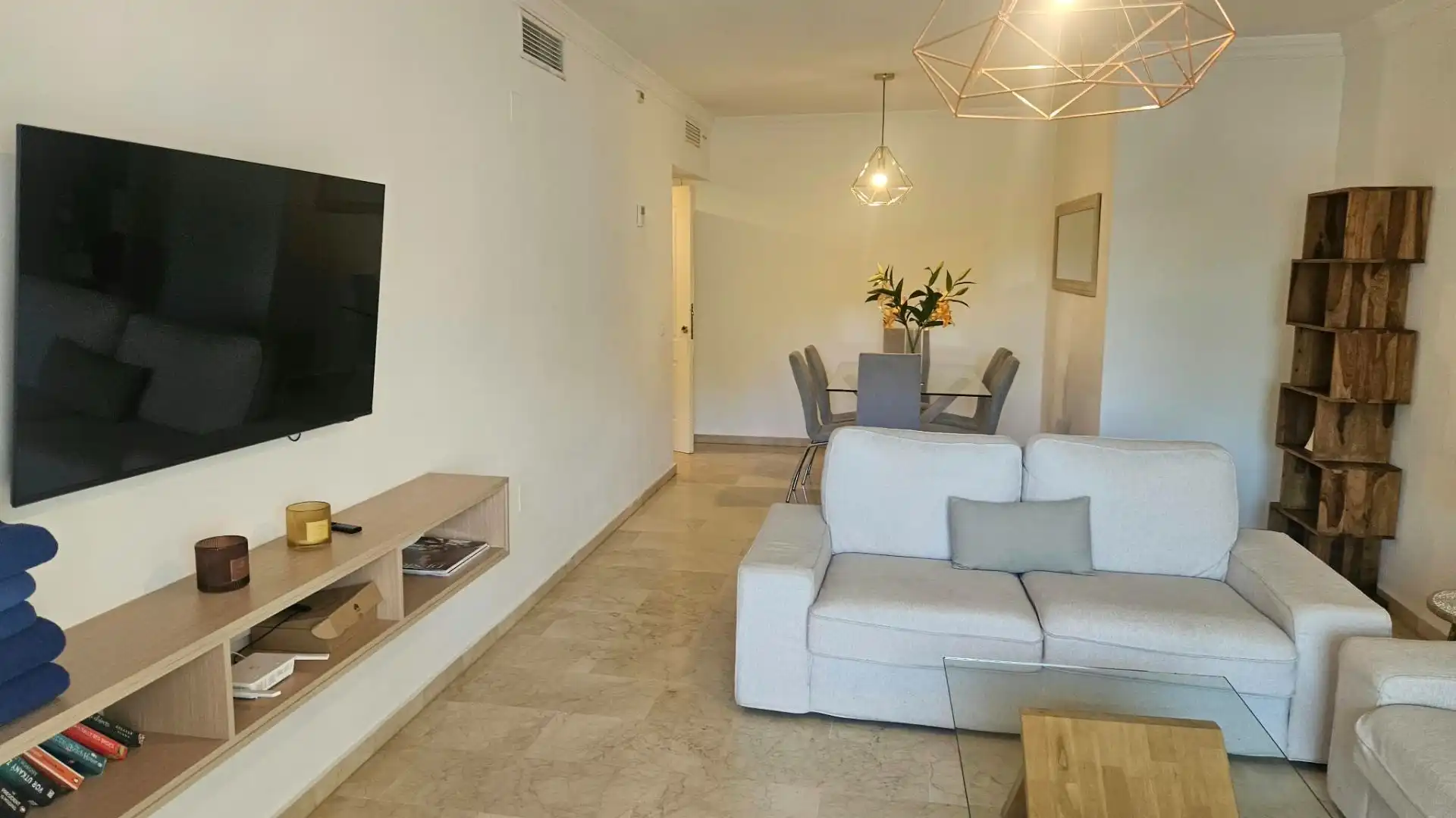 Wohnzimmer von Wohnungen zur Miete in Marbella mit Klimaanlage, Terrasse und Möbliert