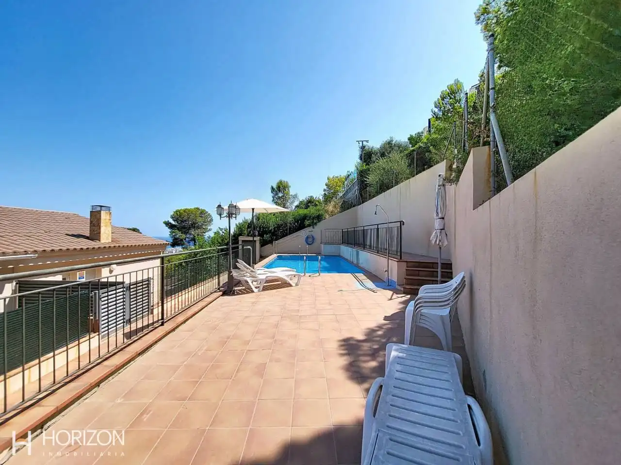 Piscina de Casa adosada en venta en Calafell con Aire acondicionado, Calefacción y Jardín privado