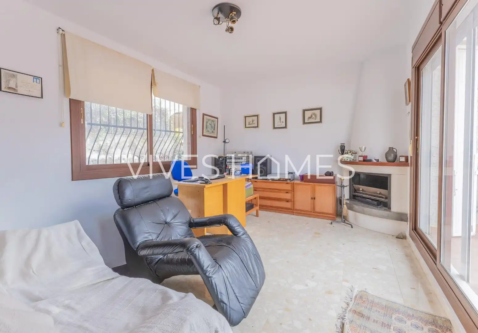 Sala de estar de Casa adosada en venta en Arenys de Mar con Calefacción, Terraza y Trastero
