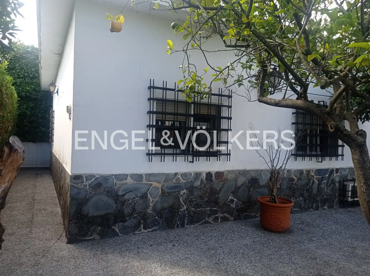 Vista exterior de Casa o chalet en venta en Dos Hermanas con Calefacción, Jardín privado y Terraza
