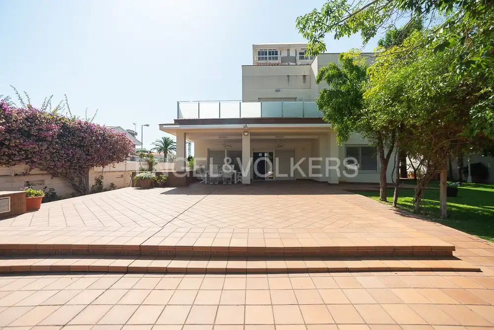 Vista exterior de Casa o xalet en venda en Benicasim / Benicàssim amb Calefacció, Jardí privat i Terrassa