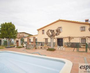 Vista exterior de Casa o xalet en venda en Vilobí d'Onyar amb Piscina i Moblat