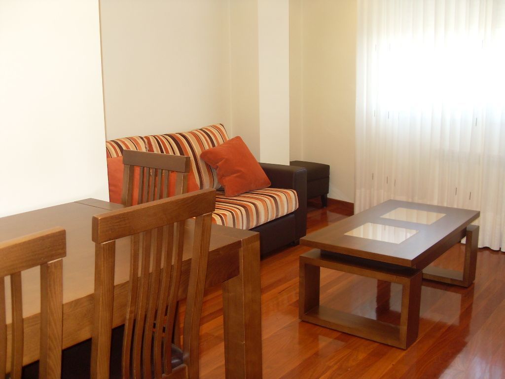 Sala de estar de Apartamento de alquiler en Lugo Capital con Calefacción, Parquet y Amueblado