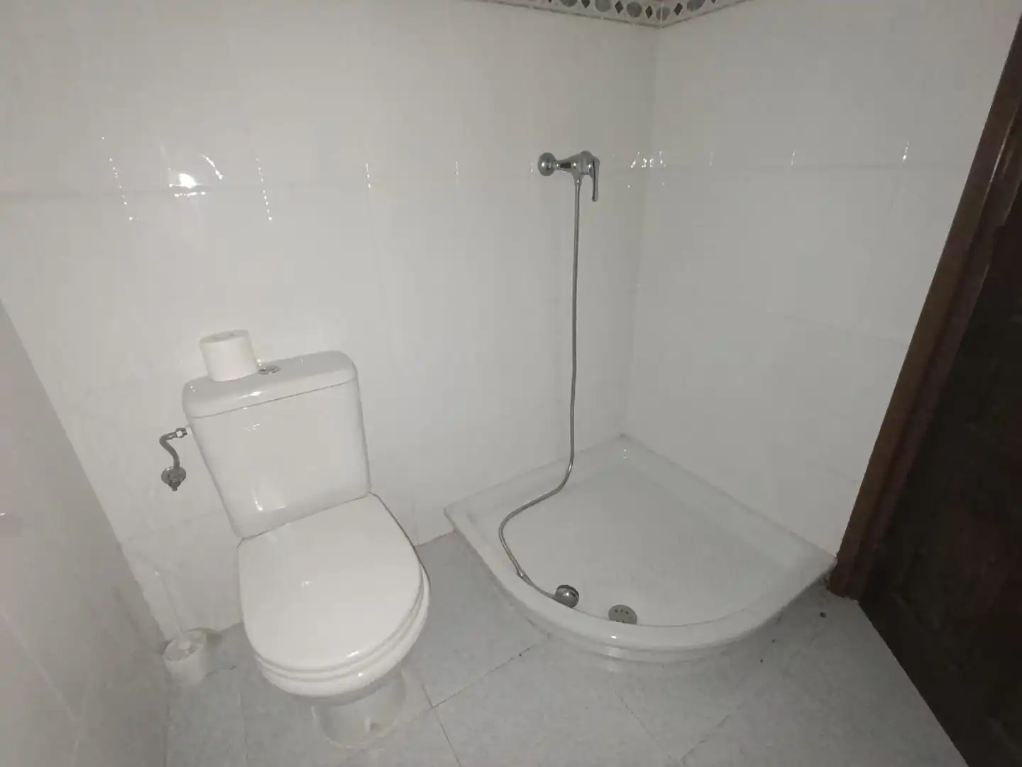 Badezimmer von Erdgeschoss zum Verkauf in Teverga mit Privatgarten