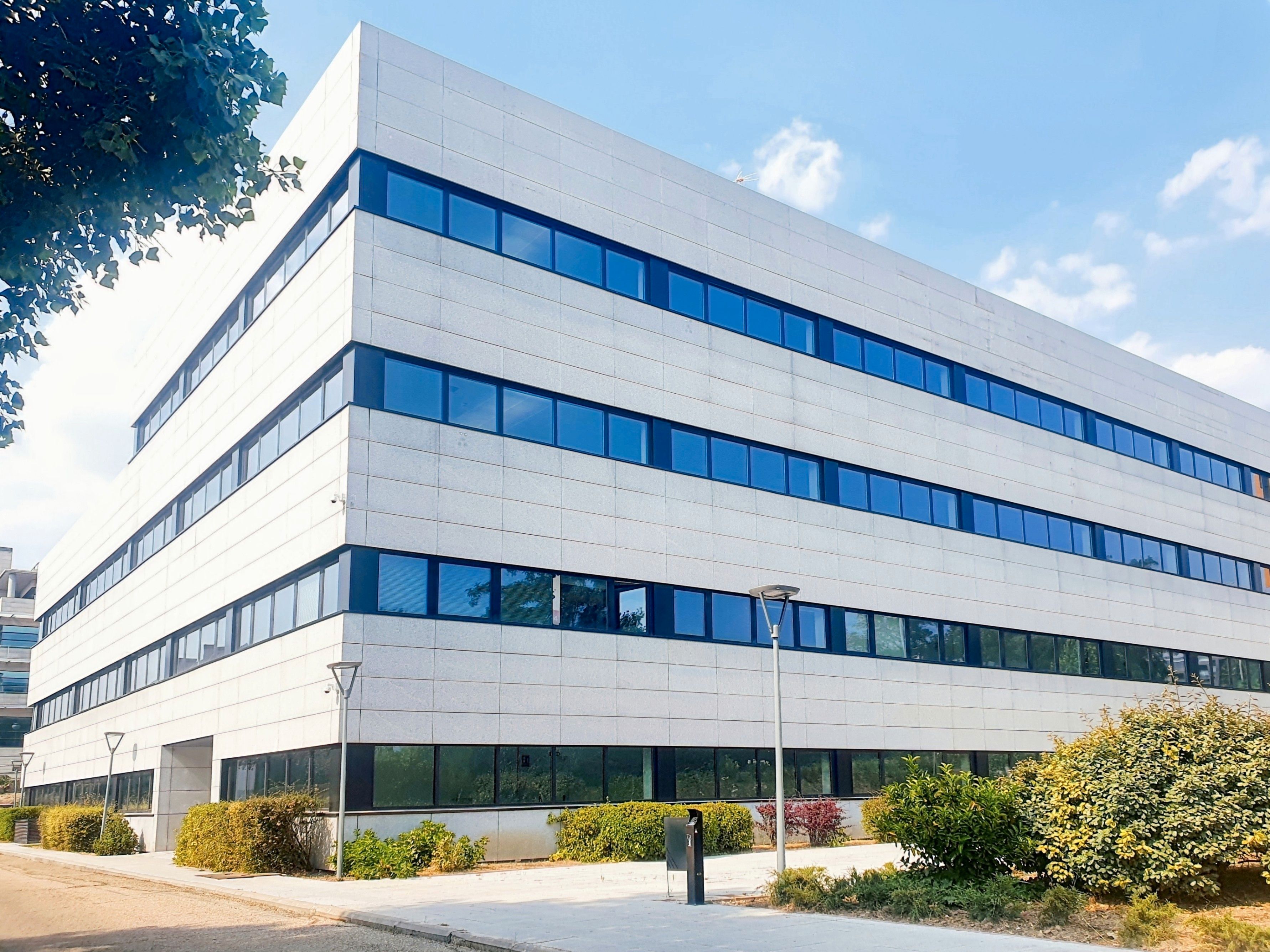 Vista exterior de Oficina de lloguer en Las Rozas de Madrid amb Aire condicionat, Calefacció i Moblat