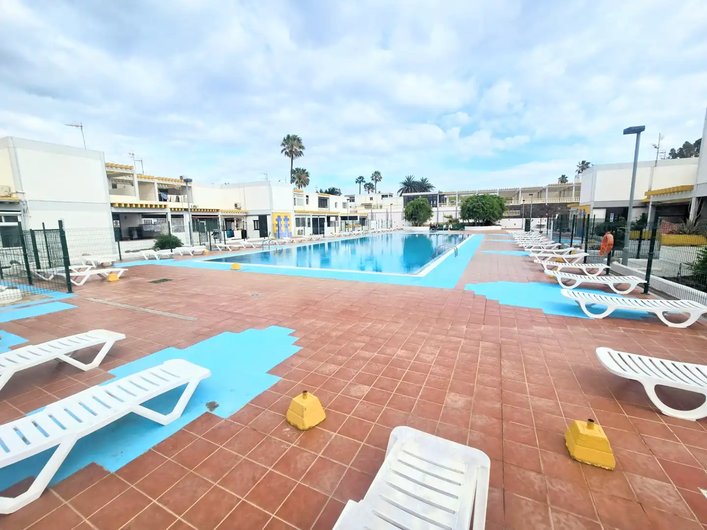 Schwimmbecken von Wohnung zum Verkauf in Arona mit Privatgarten, Terrasse und Möbliert