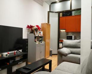 Sala d'estar de Apartament de lloguer en  Madrid Capital amb Calefacció, Moblat i Forn