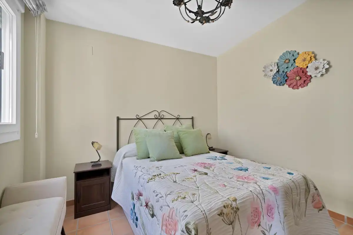 Habitación de Casa adosada en venta en Fuengirola con Aire acondicionado, Calefacción y Jardín privado