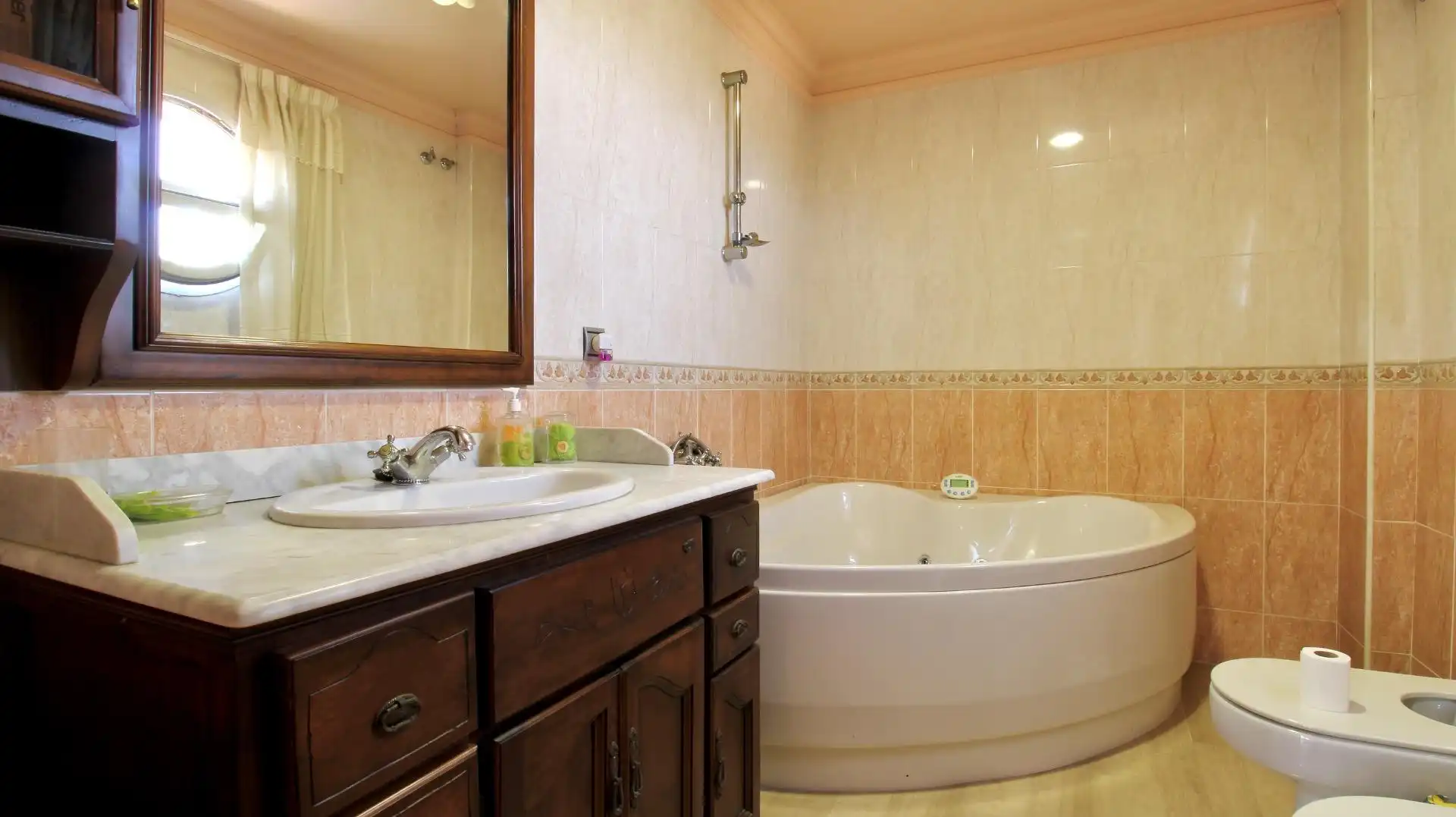 Bathroom of Houses for sale in Alfacar