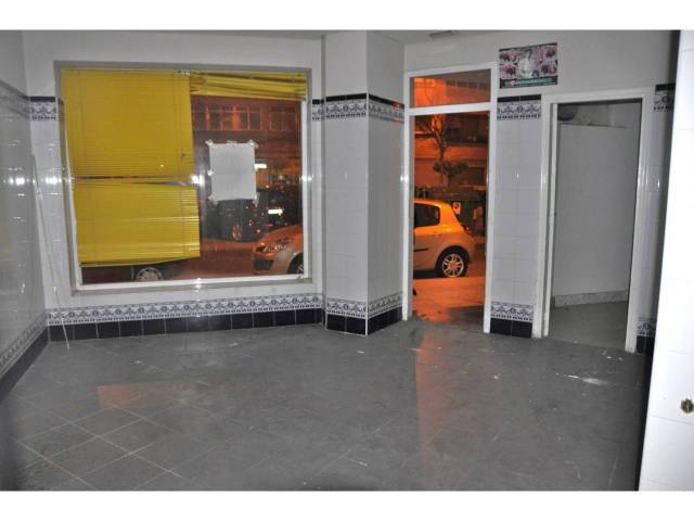 Local comercial en Alquiler en padre claret en Campo de la Juventud