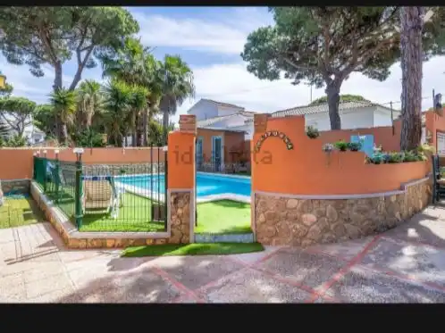 Chalet con jardín en venta en Calle  caballa 0, imagen 2