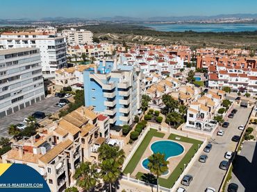 Penthouse with balcony for sale in La Mata