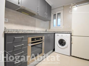 Piso con balcón en venta en Calle Sagaria