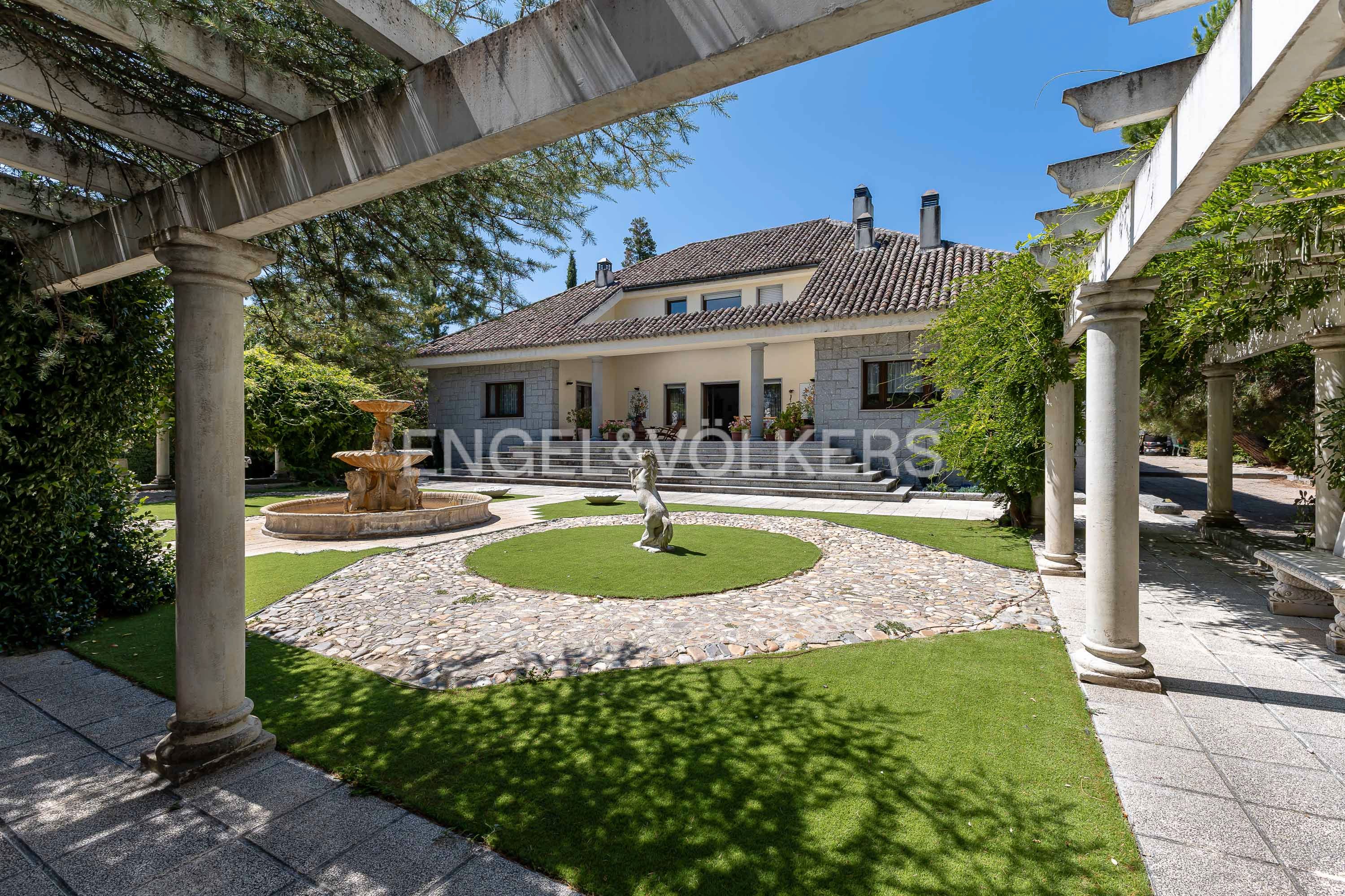 Vista exterior de Finca rústica de lloguer en Pozuelo de Alarcón amb Calefacció, Jardí privat i Terrassa