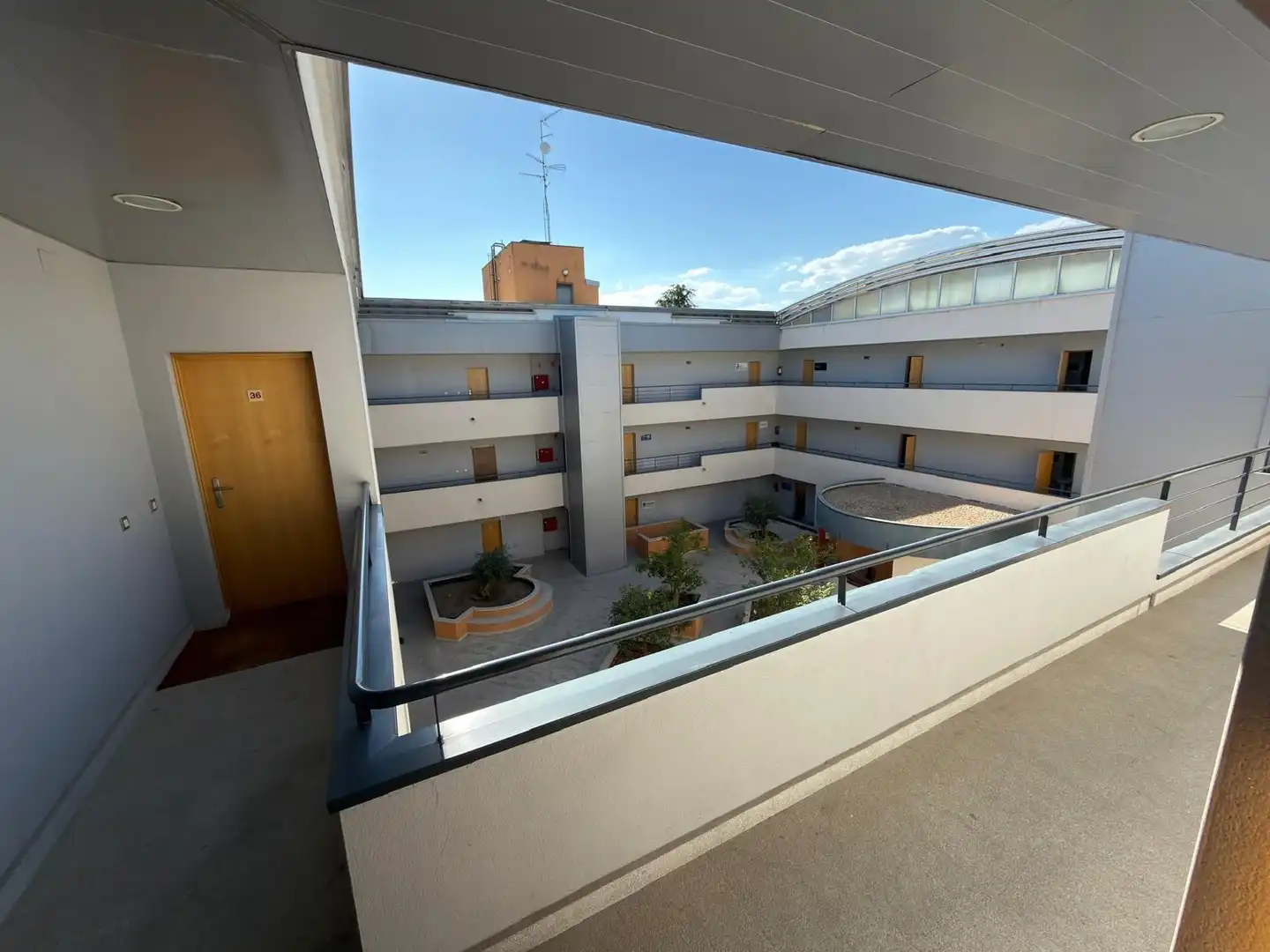 Exterior view of Office for rent in Villaviciosa de Odón  with Air Conditioner