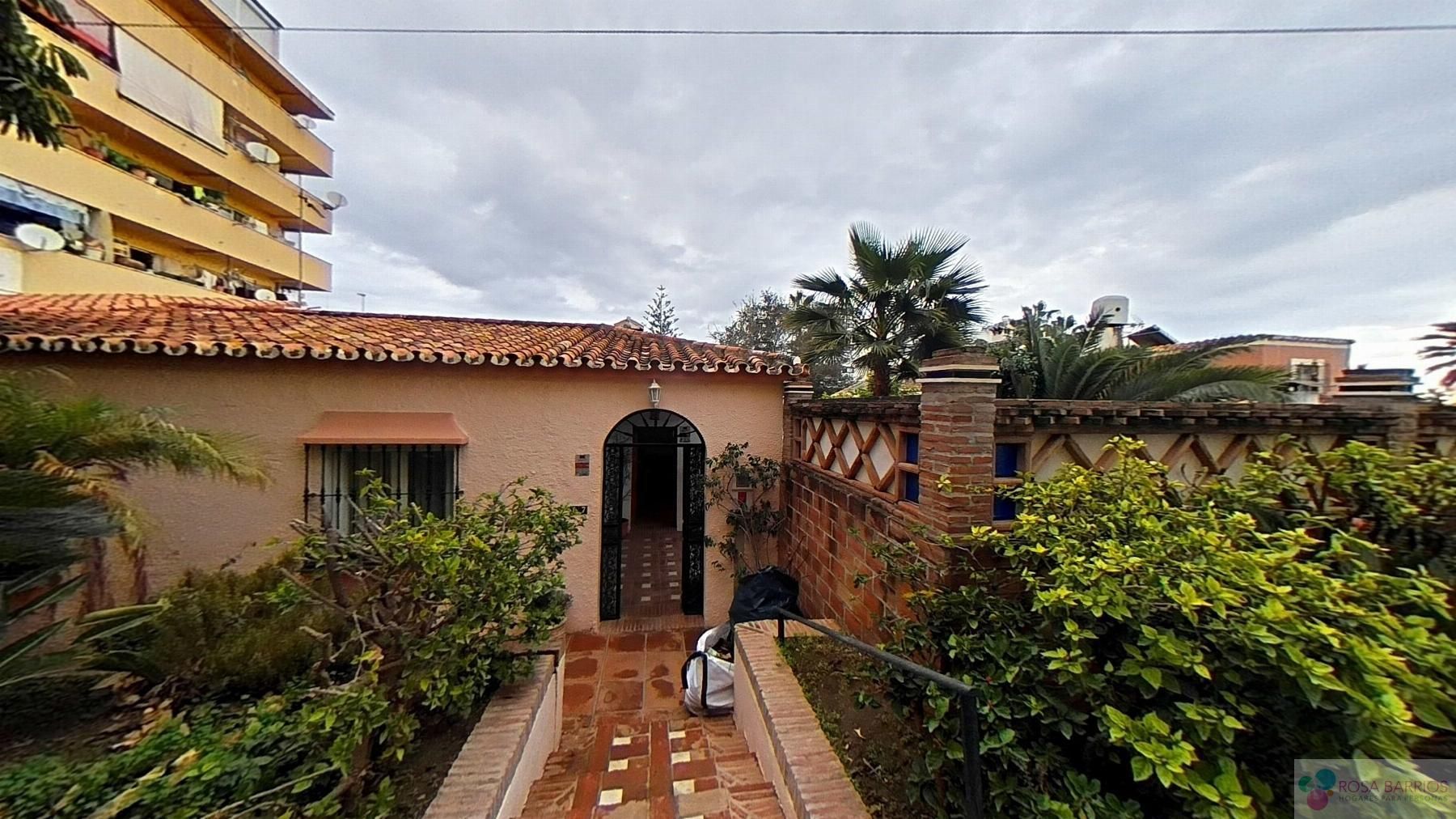 Vista exterior de Casa o xalet en venda en Marbella amb Aire condicionat i Terrassa