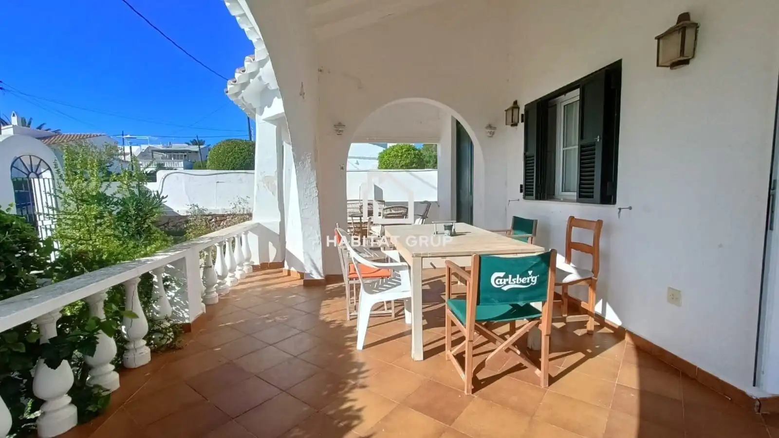 Terrasse von Einfamilien-Reihenhaus zum Verkauf in Sant Lluís mit Heizung, Privatgarten und Terrasse