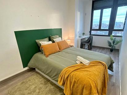 Bedroom of Flat to share in  Valencia Capital  with Air Conditioner, Heating and Furnished