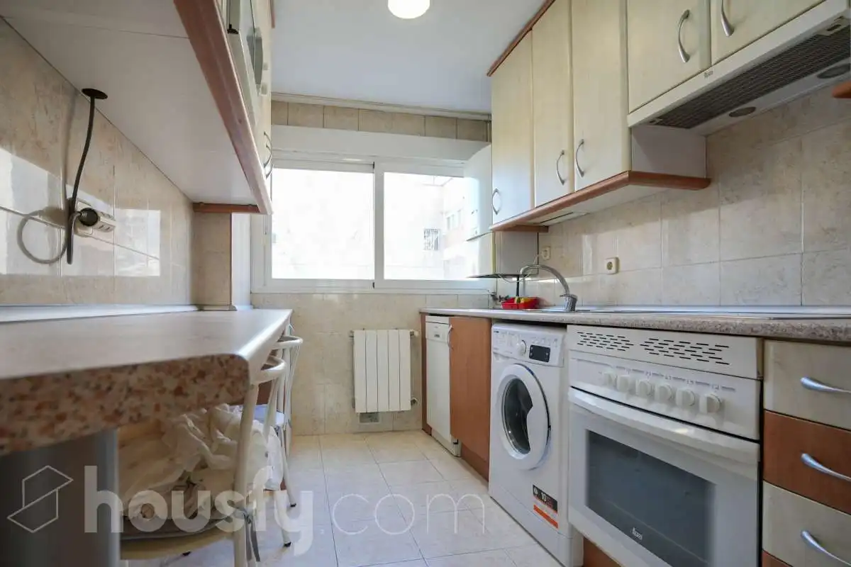 Cuina de Pis en venda en Madrid amb Calefacció, Parquet i Moblat