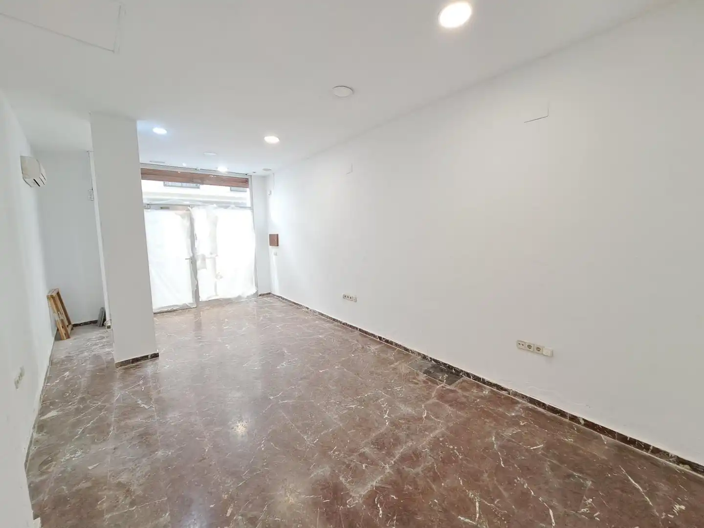Business premises for sale in Casc Urbà, imagen 3