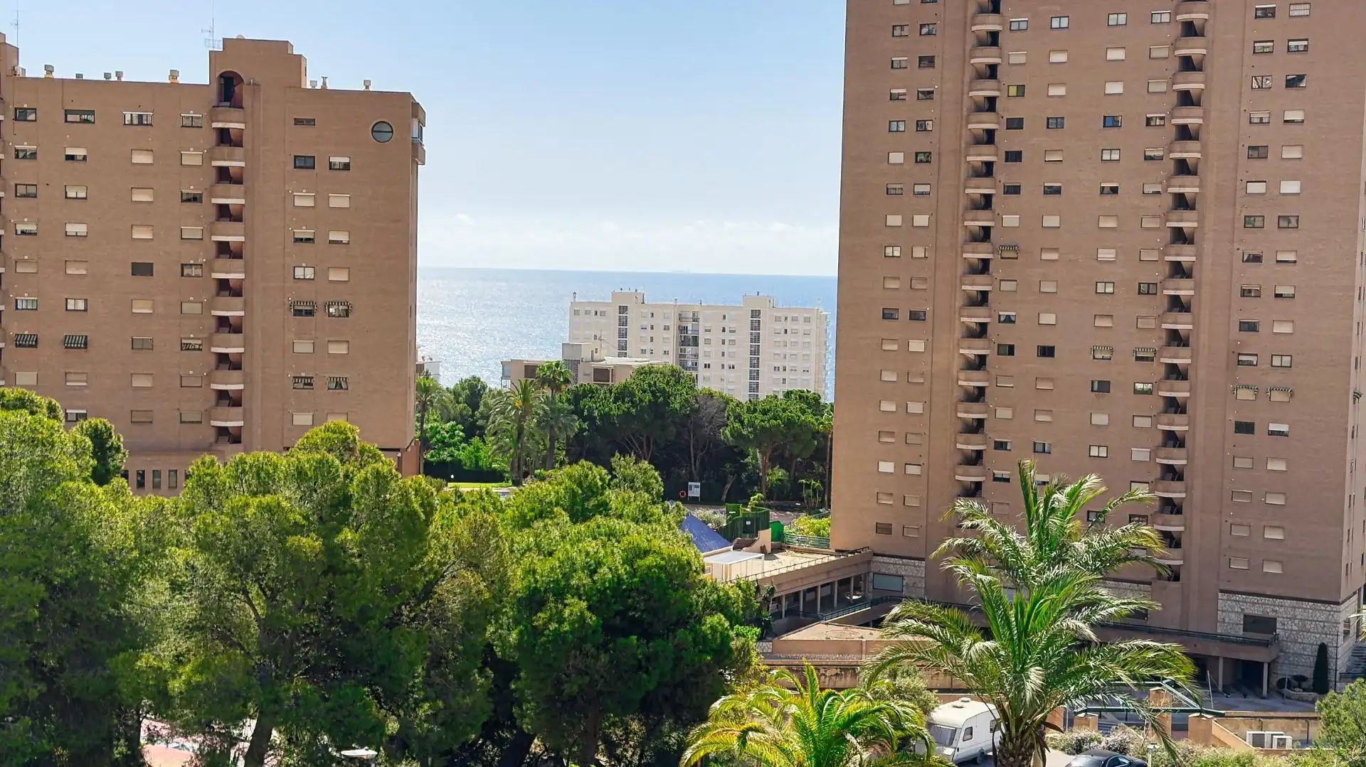 Vista exterior de Pis en venda en Benidorm amb Aire condicionat, Jardí privat i Terrassa