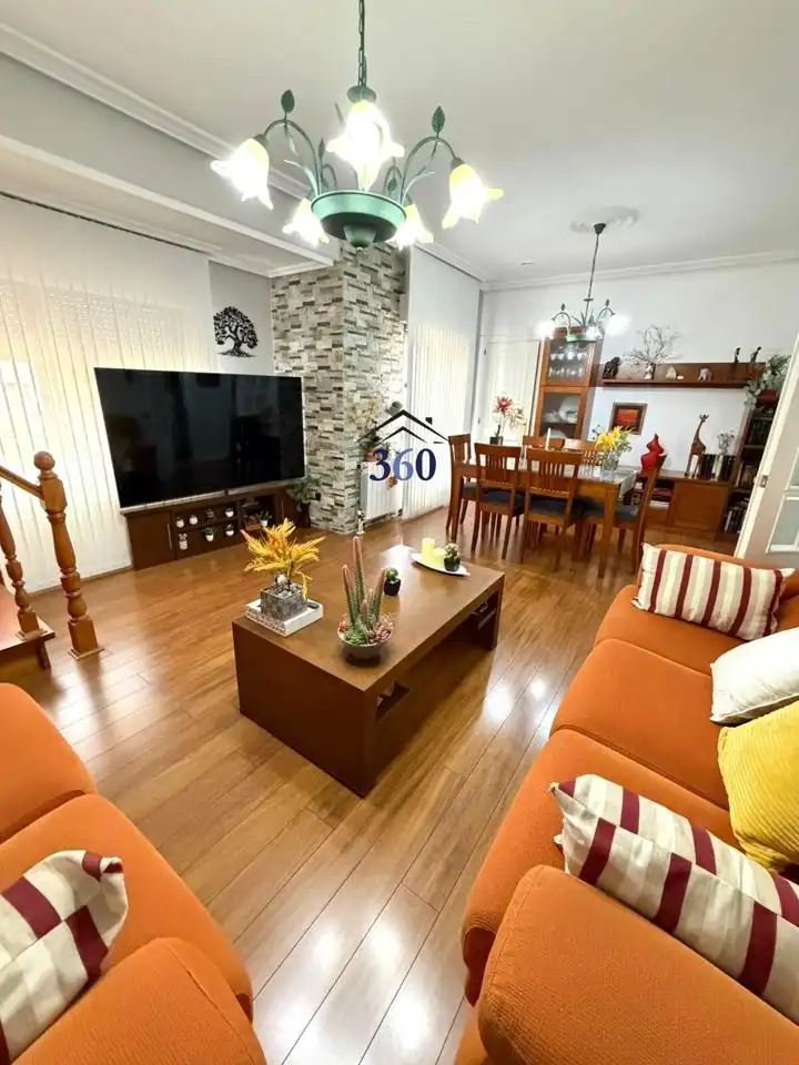 Casa o xalet en venda a Armonía, Casco Antiguo