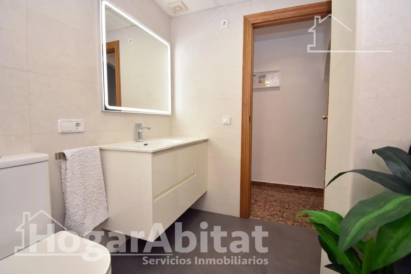 Bathroom of Attic for sale in Torrent  with Air Conditioner, Heating and Terrace