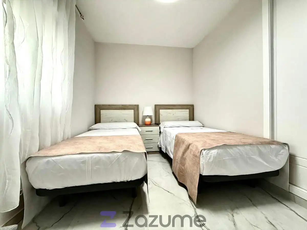Flat with lift to rent in Pl. de Sta. Marina, imagen 8