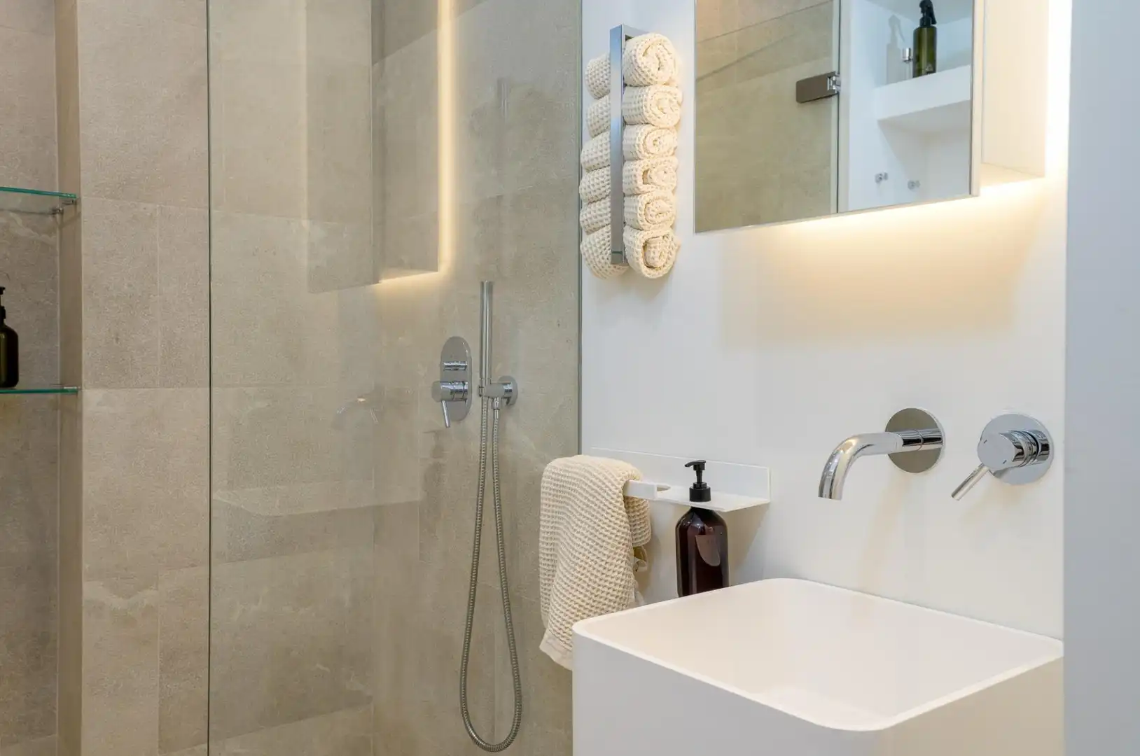Badezimmer von Erdgeschoss zum Verkauf in  Palma de Mallorca mit Klimaanlage, Heizung und Privatgarten