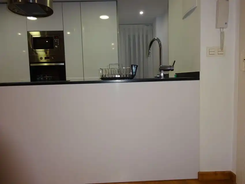 Cuina de Pis de lloguer en Valencia amb Aire condicionat, Terrassa i Moblat
