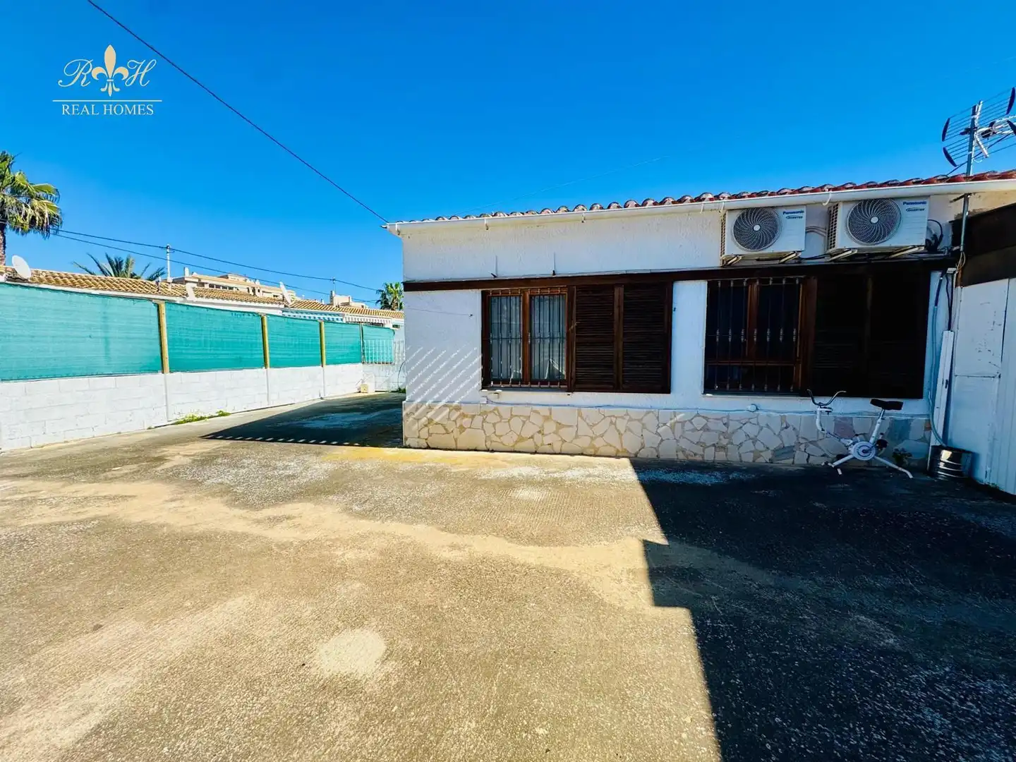Exterior view of Houses for sale in Benidorm  with Air Conditioner, Terrace and Swimming Pool