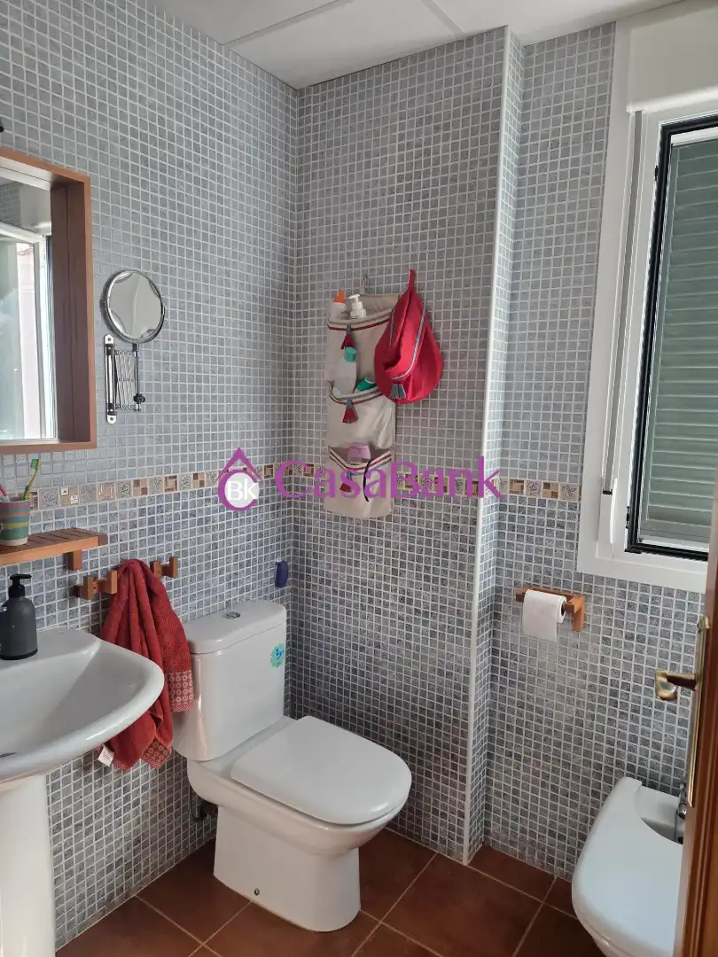 Bany de Casa o xalet en venda en Córdoba amb Aire condicionat, Jardí privat i Terrassa