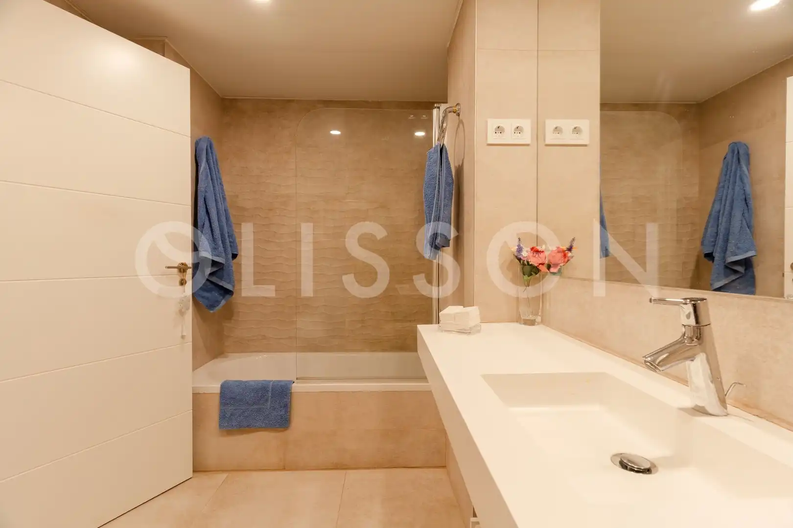 Bathroom of Flat for sale in Madrid  with Air Conditioner, Heating and Terrace