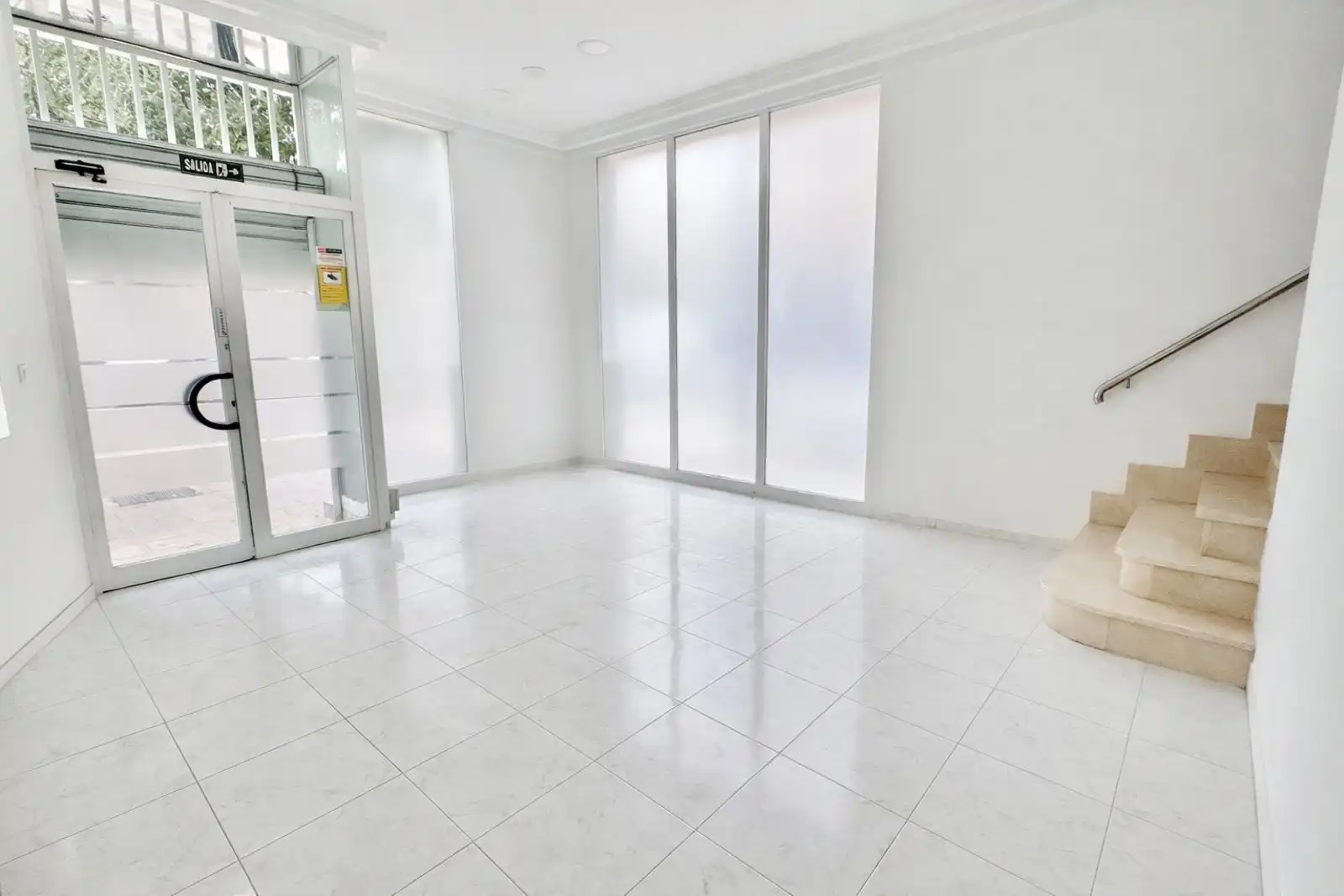 Commercial properties for sale in  Palma de Mallorca  with Air Conditioner, Terrace and Internet