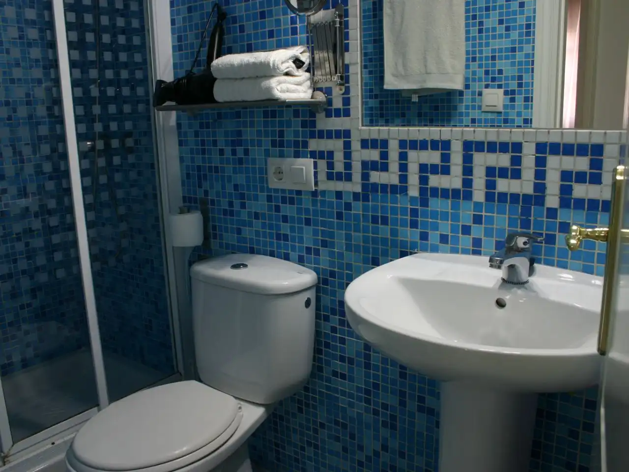 Badezimmer von Wohnungen zur Miete in Cádiz mit Klimaanlage, Heizung und Möbliert
