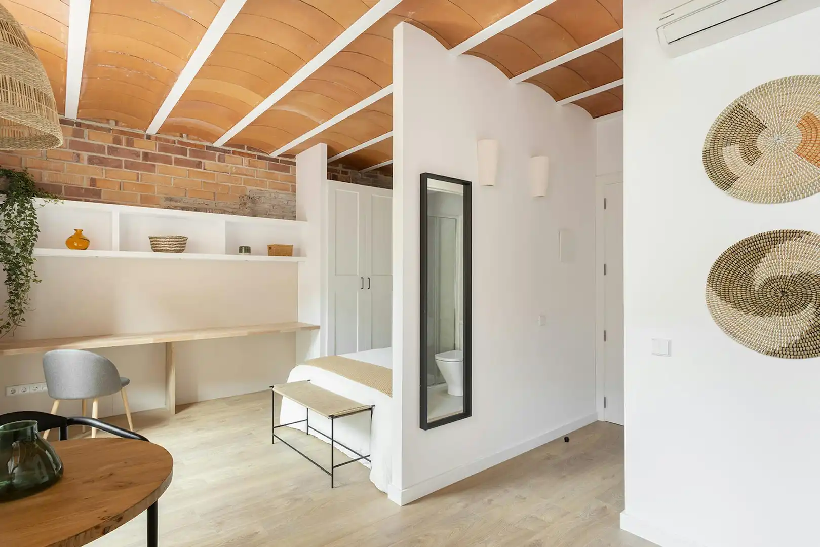 Wohnung zur Miete in Barcelona mit Klimaanlage, Heizung und Privatgarten