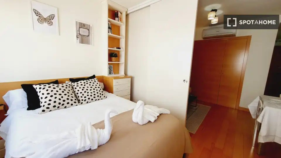 Habitación de Piso de alquiler en Madrid con Aire acondicionado, Calefacción y Amueblado