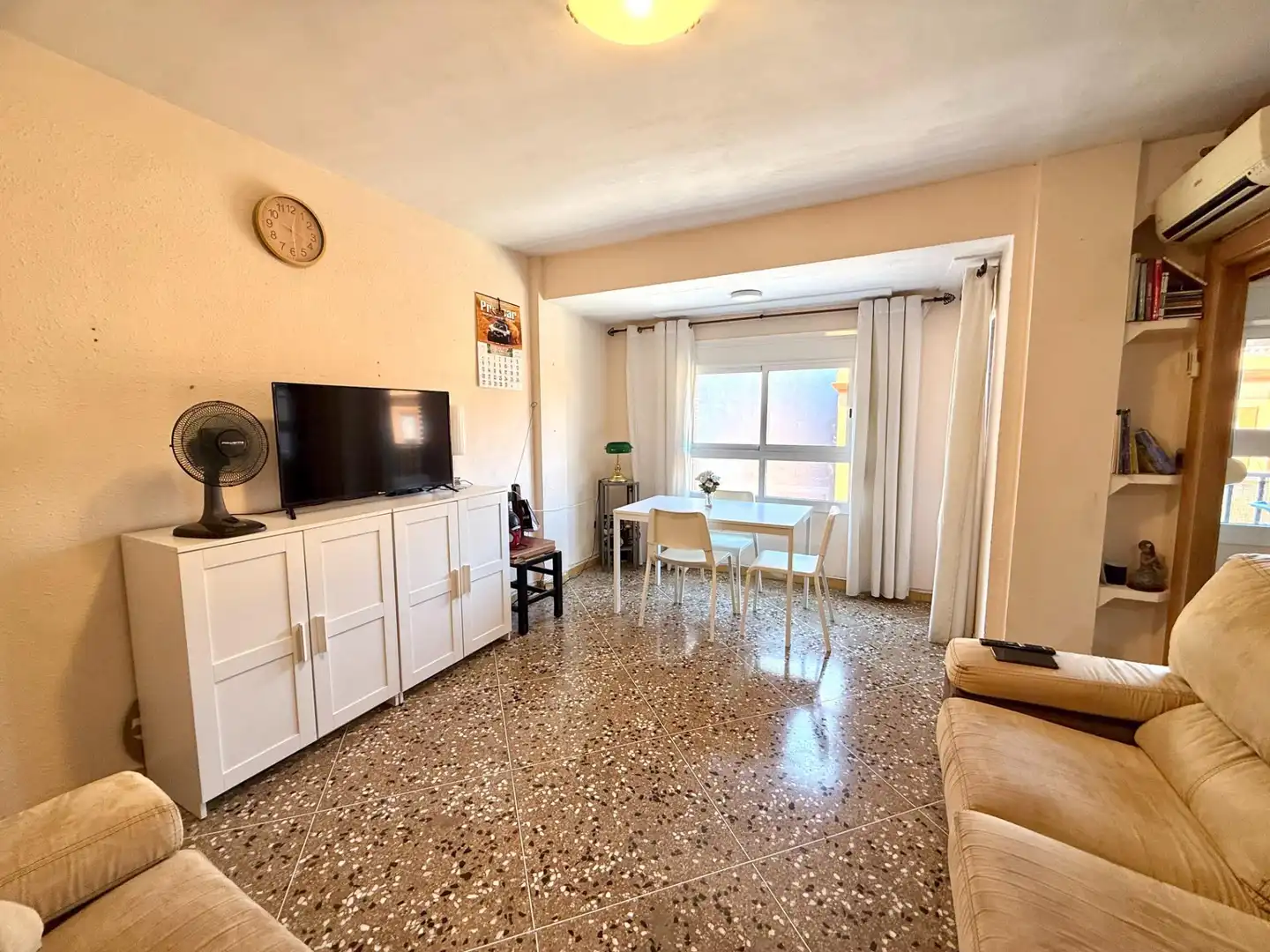 Sala d'estar de Pis en venda en Valencia amb Aire condicionat i Balcó